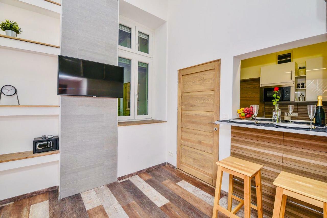Heart Apartment With Free Private Parking Budapest Exterior photo